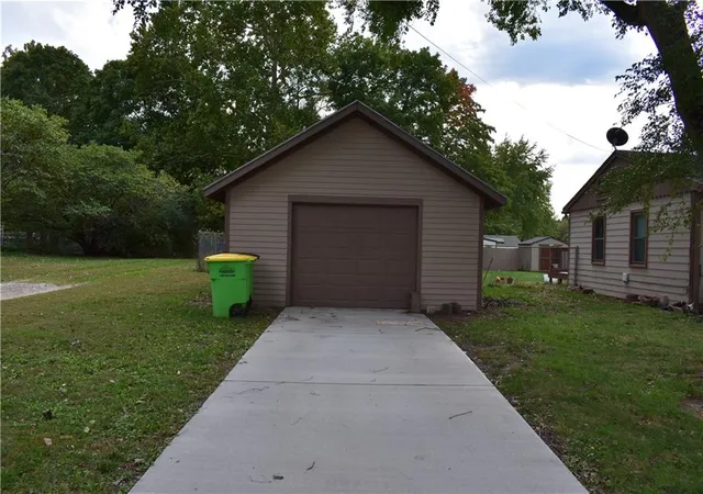 Photo 3 of Single family home for sale at 225 King St, Baldwin City, KS 66006 | MLS# 2648132 | Listing updated on 2026-10-22