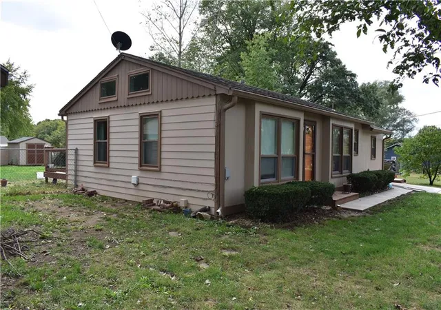 Photo 3 of Single family home for sale at 225 King St, Baldwin City, KS 66006 | MLS# 2648132 | Listing updated on 2026-10-22