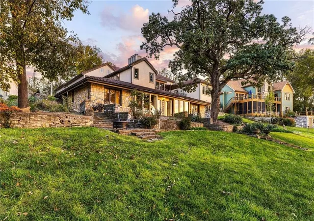 Photo 4 of Single family home for sale at 7810 NW Scenic Dr, Kansas City, MO 64152 | MLS# 2648133 | Listing updated on 2026-10-27