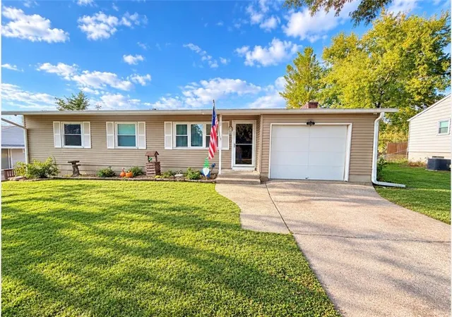 Photo 1 of Single family home for sale at 1216 W Crestview Dr, Maryville, MO 64468 | MLS# 2648134 | Listing updated on 2026-10-22