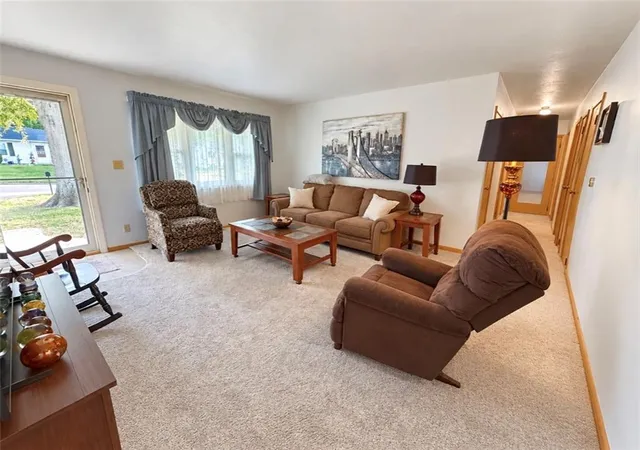 Photo 3 of Single family home for sale at 1216 W Crestview Dr, Maryville, MO 64468 | MLS# 2648134 | Listing updated on 2026-10-22