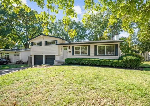 Photo 1 of Sale Pending at 7908 Windsor St, Prairie Village, KS 66208 | MLS# 2648138 | Listing updated on 2026-10-27