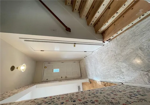 Photo 3 of Single family home for sale at 6926 W 101st Street, Overland Park, KS 66212 | MLS# 2648141 | Listing updated on 2026-10-22