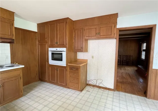 Photo 4 of Single family home for sale at 6926 W 101st Street, Overland Park, KS 66212 | MLS# 2648141 | Listing updated on 2026-10-22