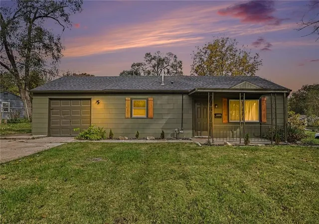 Photo 1 of Single family home for sale at 2204 Ne 58th Terrace, Kansas City, MO 64118 | MLS# 2648146 | Listing updated on 2026-10-29