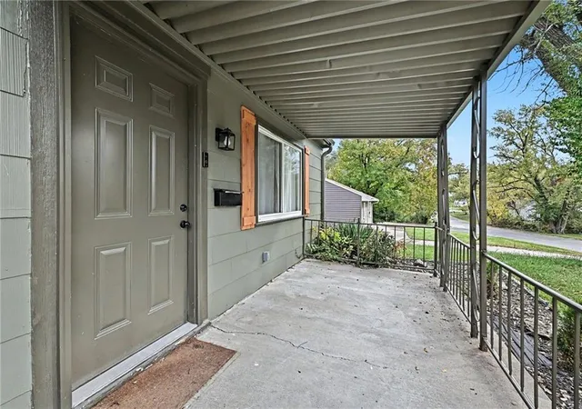 Photo 2 of Single family home for sale at 2204 NE 58th Terrace, Kansas City, MO 64118 | MLS# 2648146 | Listing updated on 2026-10-29