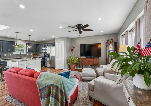 Photo 2 of Sale Pending at 1101 SE Windstar Dr, Lees Summit, MO 64081 | MLS# 2648151 | Listing updated on 2026-10-27