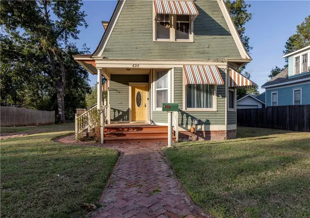 Photo 1 of Single family home for sale at 620 E Main St, Cherryvale, KS 67335 | MLS# 2648152 | Listing updated on 2026-10-27