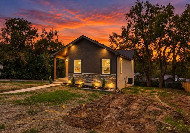 Photo 3 of Single family home for sale at 2730 S 37th Street, Kansas City, KS 66106 | MLS# 2648153 | Listing updated on 2026-10-22