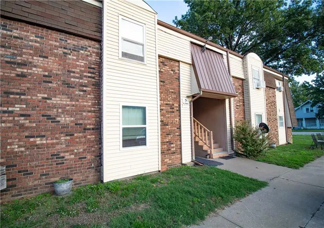 Photo 2 of Sale Pending at 205 Grant St, Coffeyville, KS 67337 | MLS# 2648156 | Listing updated on 2026-10-23