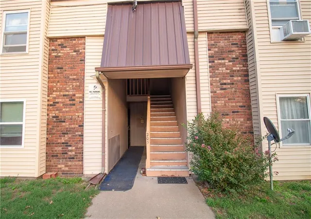 Photo 3 of Sale Pending at 205 Grant St, Coffeyville, KS 67337 | MLS# 2648156 | Listing updated on 2026-10-23