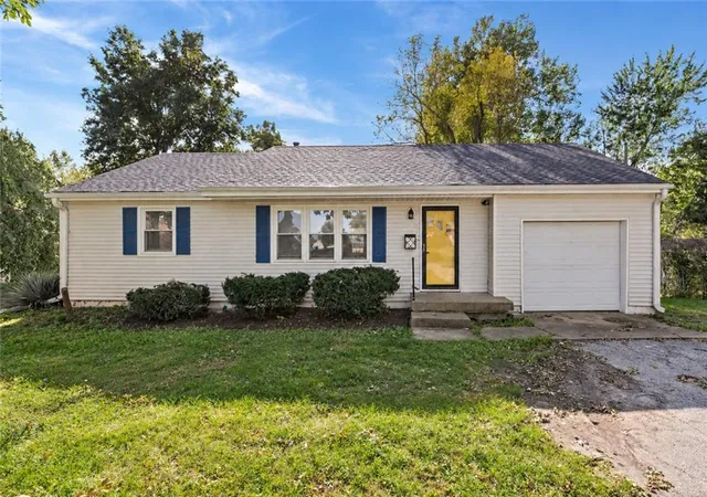 Single family home for sale at 2403 NE Shady Ln Dr, Kansas City, MO 64118 | MLS# 2648158
