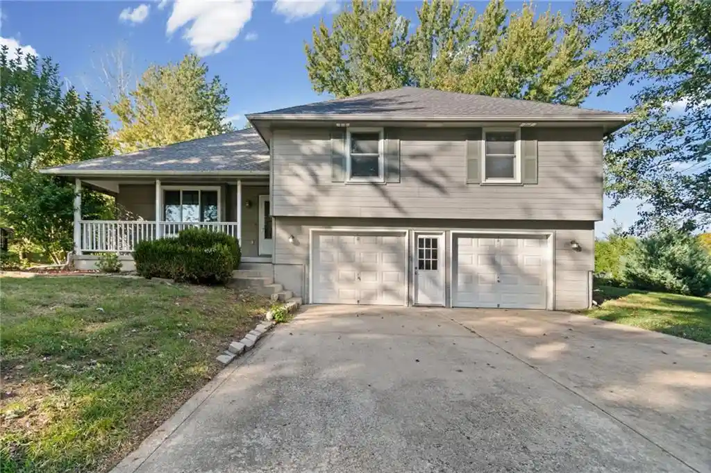 Single family home for sale at 29408 Vickie Dr, Excelsior Springs, MO 64024 | MLS# 2648164