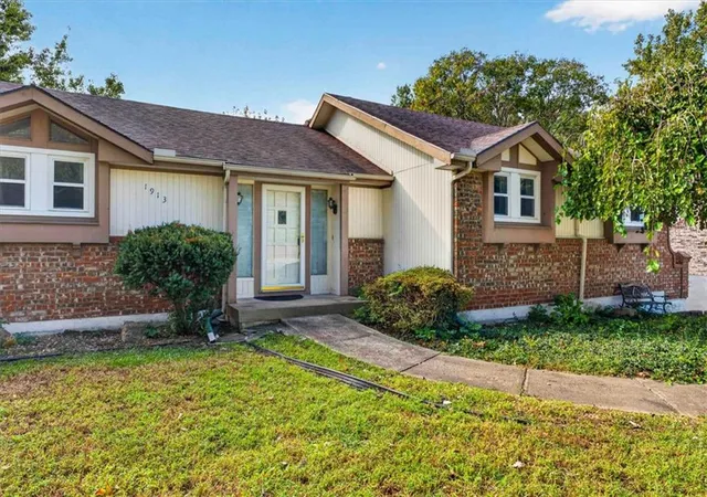 Photo 4 of Single family home for sale at 1913 SW 3rd Street, Lee's Summit, MO 64081 | MLS# 2648170 | Listing updated on 2026-10-25