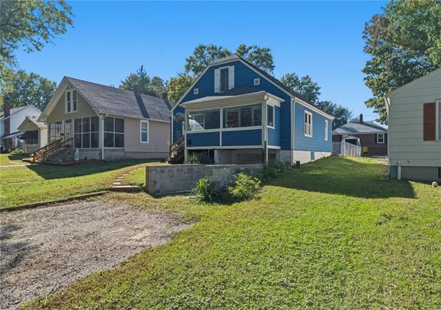 Photo 2 of Sale Pending at 1504 9th Avenue, Leavenworth, KS 66048 | MLS# 2648183 | Listing updated on 2026-10-23