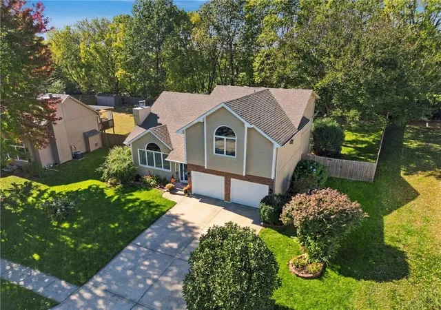 Single family home for sale at 1718 Aspen Ln, Excelsior Springs, MO 64024 | MLS# 2648184