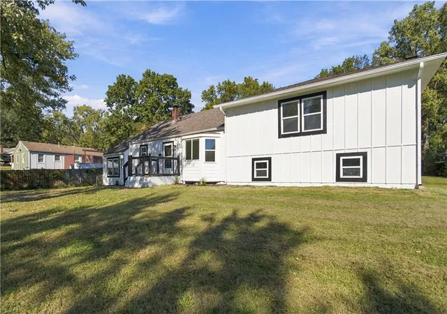 Photo 1 of Single family home for sale at 9304 E 68th Terrace, Raytown, MO 64133 | MLS# 2648185 | Listing updated on 2026-10-27