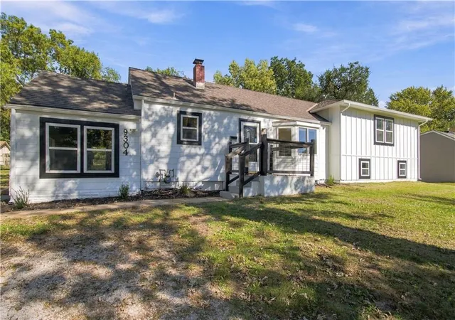 Photo 2 of Single family home for sale at 9304 E 68th Terrace, Raytown, MO 64133 | MLS# 2648185 | Listing updated on 2026-10-27