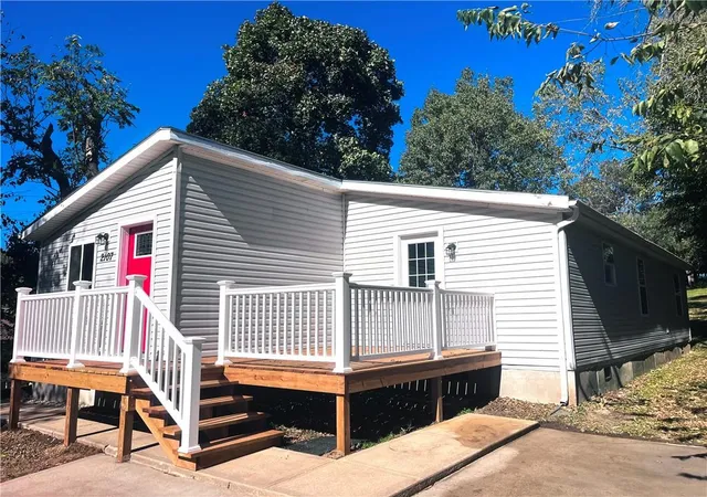 Photo 3 of Single family home for sale at 2107 Oscar St, Saint Joseph, MO 64505 | MLS# 2648189 | Listing updated on 2026-10-22