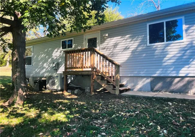 Photo 3 of Single family home for sale at 2107 Oscar St, Saint Joseph, MO 64505 | MLS# 2648189 | Listing updated on 2026-10-22