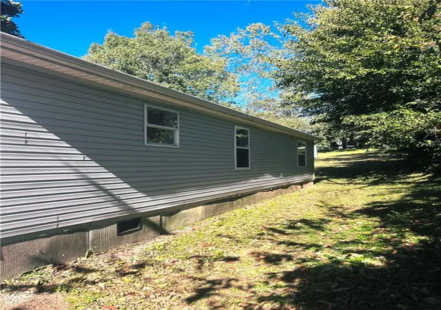 Photo 4 of Single family home for sale at 2107 Oscar St, Saint Joseph, MO 64505 | MLS# 2648189 | Listing updated on 2026-10-22