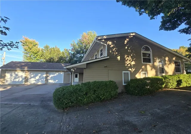 Photo 1 of Single family home for sale at 609 Meadow Ln, Fort Scott, KS 66701 | MLS# 2648195 | Listing updated on 2026-10-29