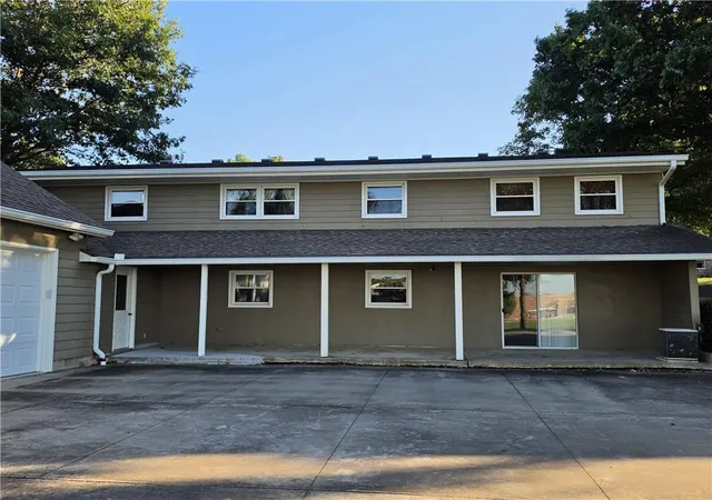 Photo 2 of Single family home for sale at 609 Meadow Ln, Fort Scott, KS 66701 | MLS# 2648195 | Listing updated on 2026-10-29
