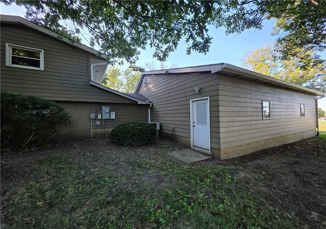 Photo 3 of Single family home for sale at 609 Meadow Ln, Fort Scott, KS 66701 | MLS# 2648195 | Listing updated on 2026-10-29