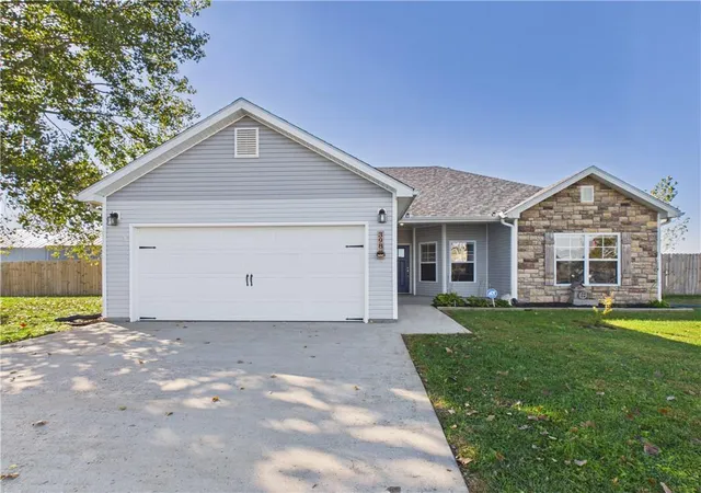 Photo 1 of Single family home for sale at 398 Se 981st Road, Knob Noster, MO 65336 | MLS# 2648207 | Listing updated on 2026-10-22