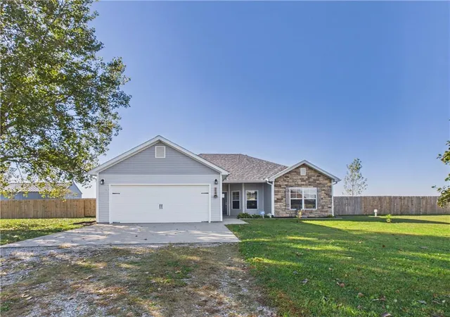 Photo 2 of Single family home for sale at 398 Se 981st Road, Knob Noster, MO 65336 | MLS# 2648207 | Listing updated on 2026-10-22