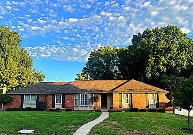 Single family home for sale at 8632 W 88th Terrace, Overland Park, KS 66212 | MLS# 2648209