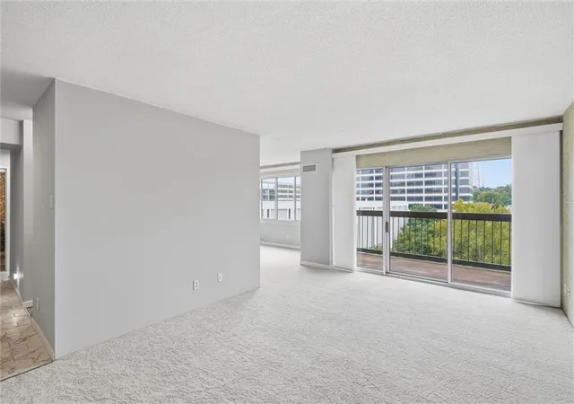 Photo 4 of Condo for sale at 2510 Grand Blvd #902, Kansas City, MO 64108 | MLS# 2648213 | Listing updated on 2026-10-26