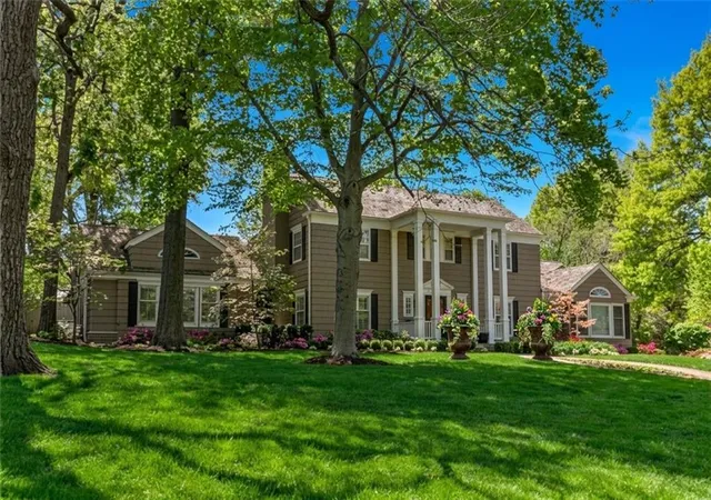 Photo 1 of Mansion for sale at 639 W 55 Street, Kansas City, MO 64113 | MLS# 2648217 | Listing updated on 2026-10-29