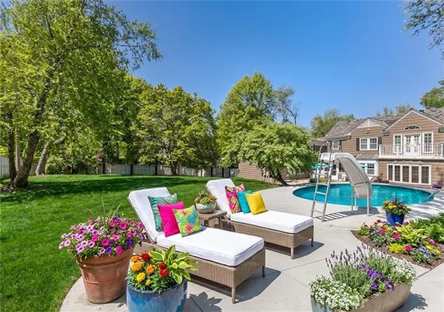 Photo 2 of Single family home for sale at 639 W 55 Street, Kansas City, MO 64113 | MLS# 2648217 | Listing updated on 2026-10-29