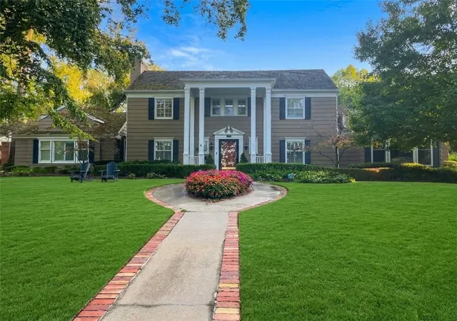 Photo 3 of Single family home for sale at 639 W 55 Street, Kansas City, MO 64113 | MLS# 2648217 | Listing updated on 2026-10-29
