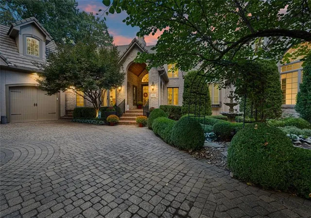 Photo 1 of Mansion for sale at 60 E Dundee Cir, Village Of Loch Lloyd, MO 64012 | MLS# 2648218 | Listing updated on 2026-10-23