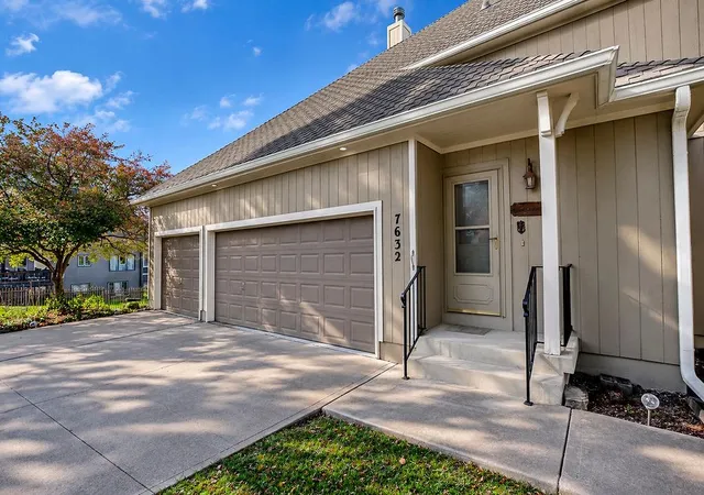 Photo 2 of Single family home for sale at 6732 Legler St, Shawnee, KS 66217 | MLS# 2648219 | Listing updated on 2026-10-30