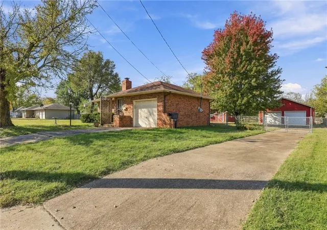 Photo 1 of Single family home for sale at 1516 S Margrave St, Fort Scott, KS 66701 | MLS# 2648220 | Listing updated on 2026-10-28