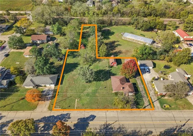 Photo 2 of Single family home for sale at 1516 S Margrave St, Fort Scott, KS 66701 | MLS# 2648220 | Listing updated on 2026-10-28