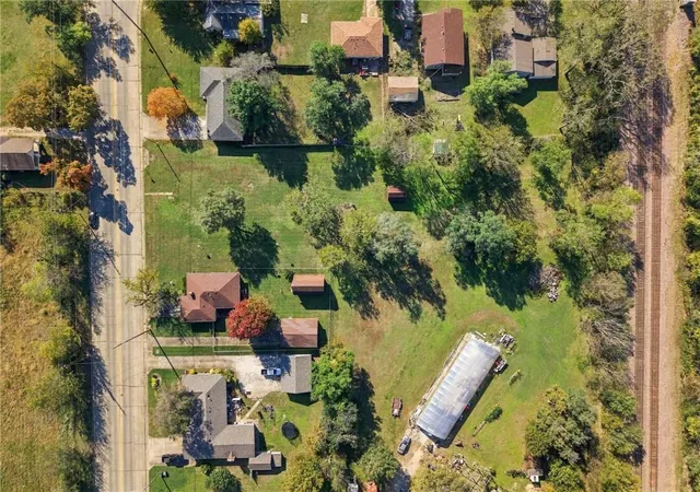 Photo 3 of Single family home for sale at 1516 S Margrave St, Fort Scott, KS 66701 | MLS# 2648220 | Listing updated on 2026-10-28