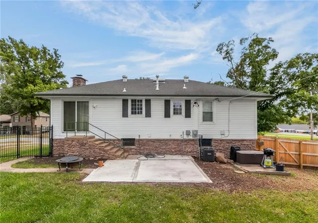 Photo 3 of Single family home for sale at 9418 Fairwood Dr, Kansas City, MO 64138 | MLS# 2648223 | Listing updated on 2026-10-22