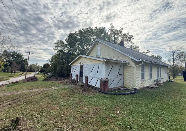 Photo 1 of Single family home for sale at 1301 E Mechanic Ave, Independence, MO 64050 | MLS# 2648225 | Listing updated on 2026-10-22
