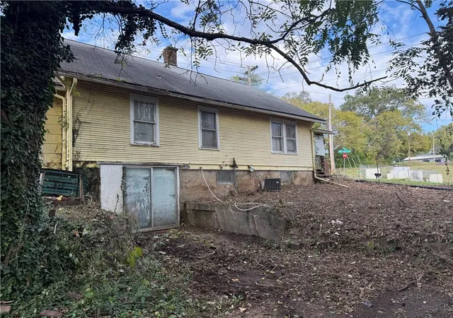 Photo 3 of Single family home for sale at 1301 E Mechanic Ave, Independence, MO 64050 | MLS# 2648225 | Listing updated on 2026-10-22