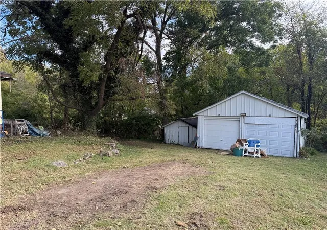 Photo 3 of Single family home for sale at 1301 E Mechanic Ave, Independence, MO 64050 | MLS# 2648225 | Listing updated on 2026-10-22