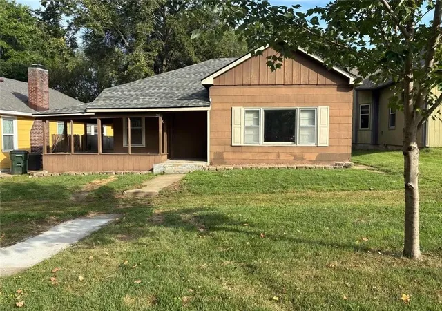 Photo 1 of Single family home for sale at 316 Vine St, Leavenworth, KS 66048 | MLS# 2648226 | Listing updated on 2026-10-23