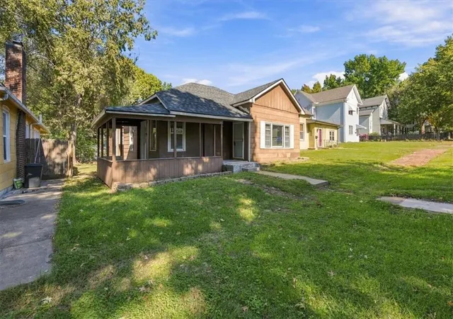 Photo 2 of Single family home for sale at 316 Vine St, Leavenworth, KS 66048 | MLS# 2648226 | Listing updated on 2026-10-23