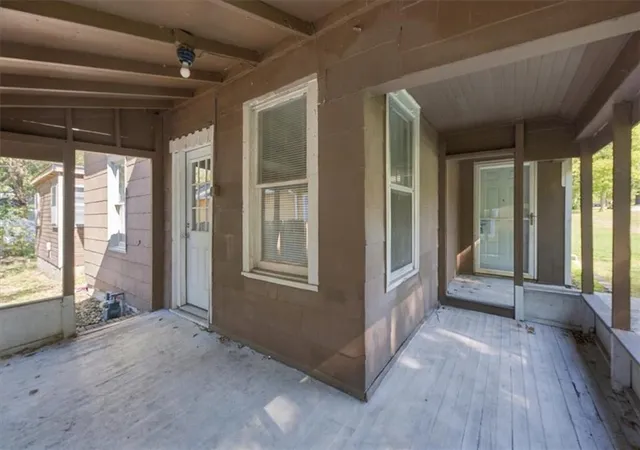 Photo 3 of Single family home for sale at 316 Vine St, Leavenworth, KS 66048 | MLS# 2648226 | Listing updated on 2026-10-23