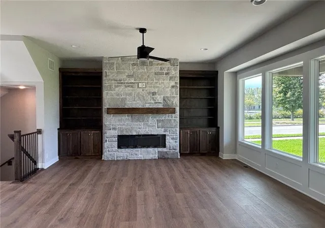 Photo 3 of Single family home for sale at 1820 Sw Arbormist Dr, Lees Summit, MO 64082 | MLS# 2648229 | Listing updated on 2026-10-22
