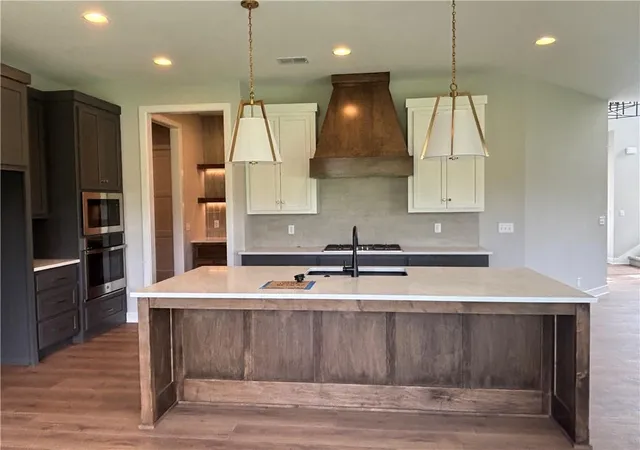 Photo 3 of Single family home for sale at 1820 SW Arbormist Dr, Lees Summit, MO 64082 | MLS# 2648229 | Listing updated on 2026-10-22
