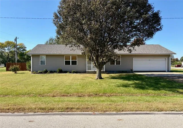 Photo 1 of Single family home for sale at 1004 S 15th Street, Burlington, KS 66839 | MLS# 2648233 | Listing updated on 2026-10-22
